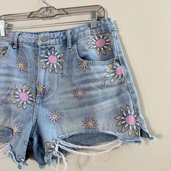 No Boundaries Cut Off Jean Shorts Festival Flower Floral size 13 31” Waist - Picture 2 of 5